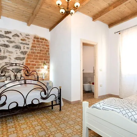 Sa Domo De Sos Massaios לינה וארוחת בוקר