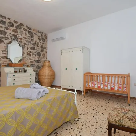 Nocleg ze śniadaniem Sa Domo De Sos Massaios Orosei