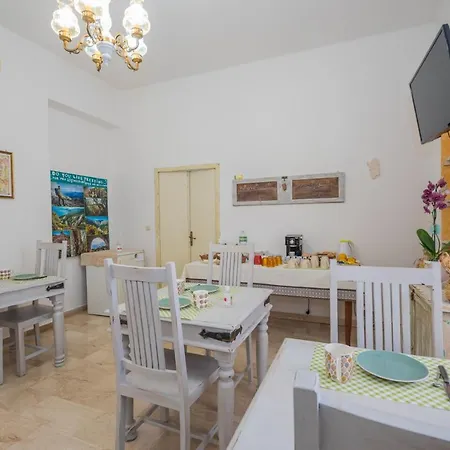 Nocleg ze śniadaniem Sa Domo De Sos Massaios Orosei