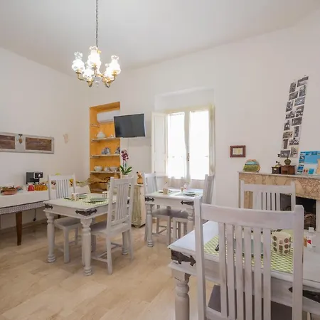 לינה וארוחת בוקר Sa Domo De Sos Massaios