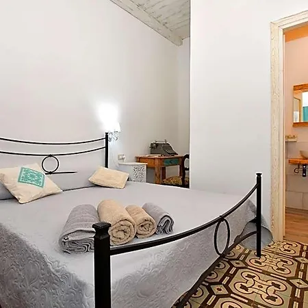 Sa Domo De Sos Massaios Bed and Breakfast Orosei